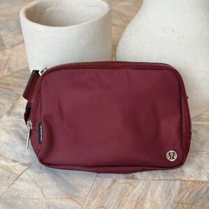 Lululemon Everywhere Belt Bag 2L